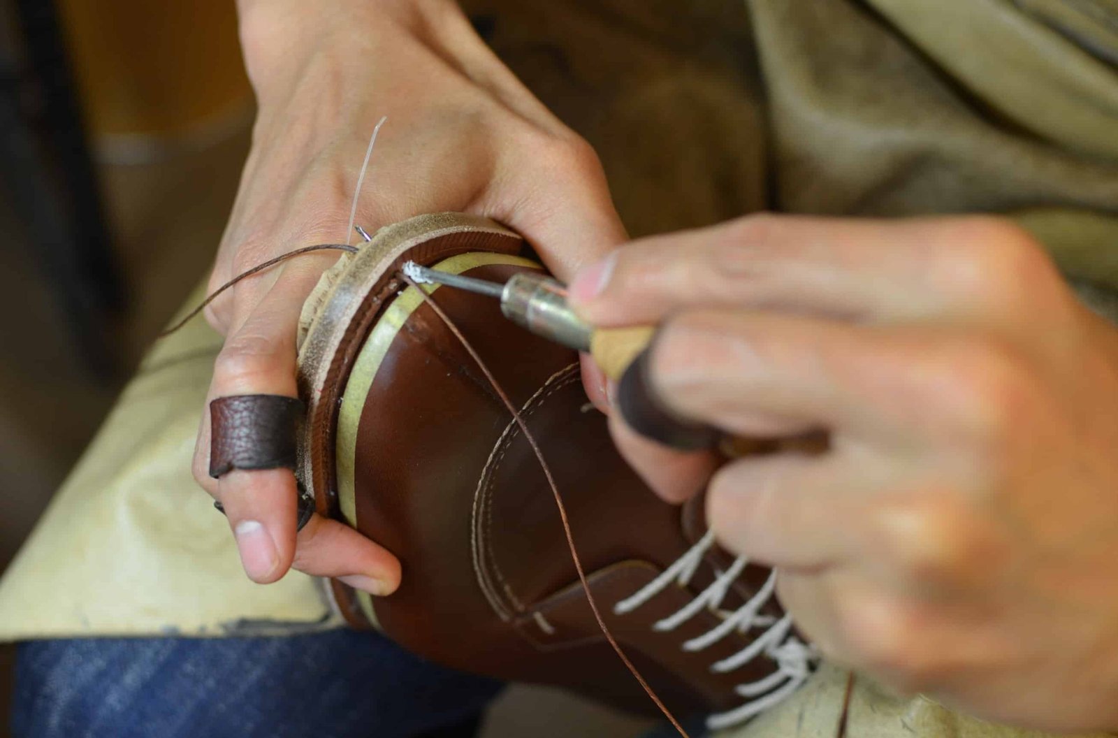 You can see how we have rolled a fudge wheel on top of the welt with the desired distance between the dimples, in which each stitch will be placed.
